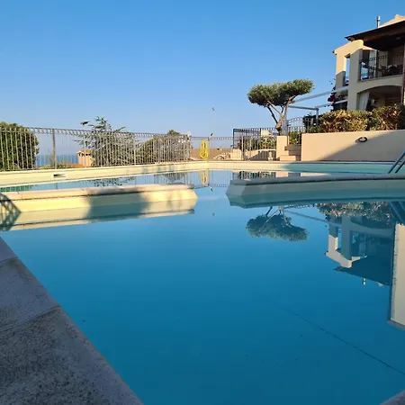 아파트 Sunset View And Pool