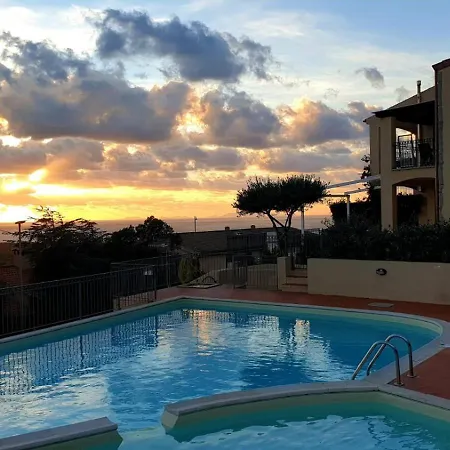 Lägenhet Sunset View And Pool