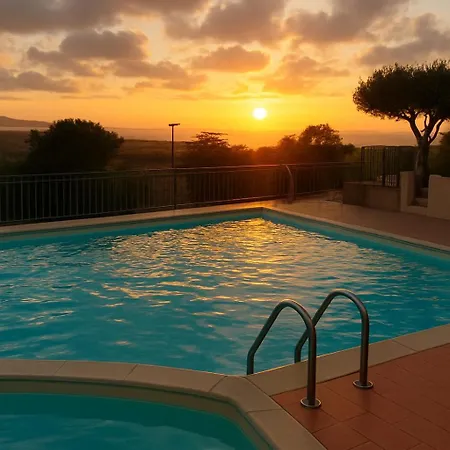 Sunset View And Pool 아파트